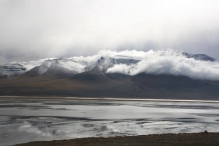 Berge, Wolken und Seen